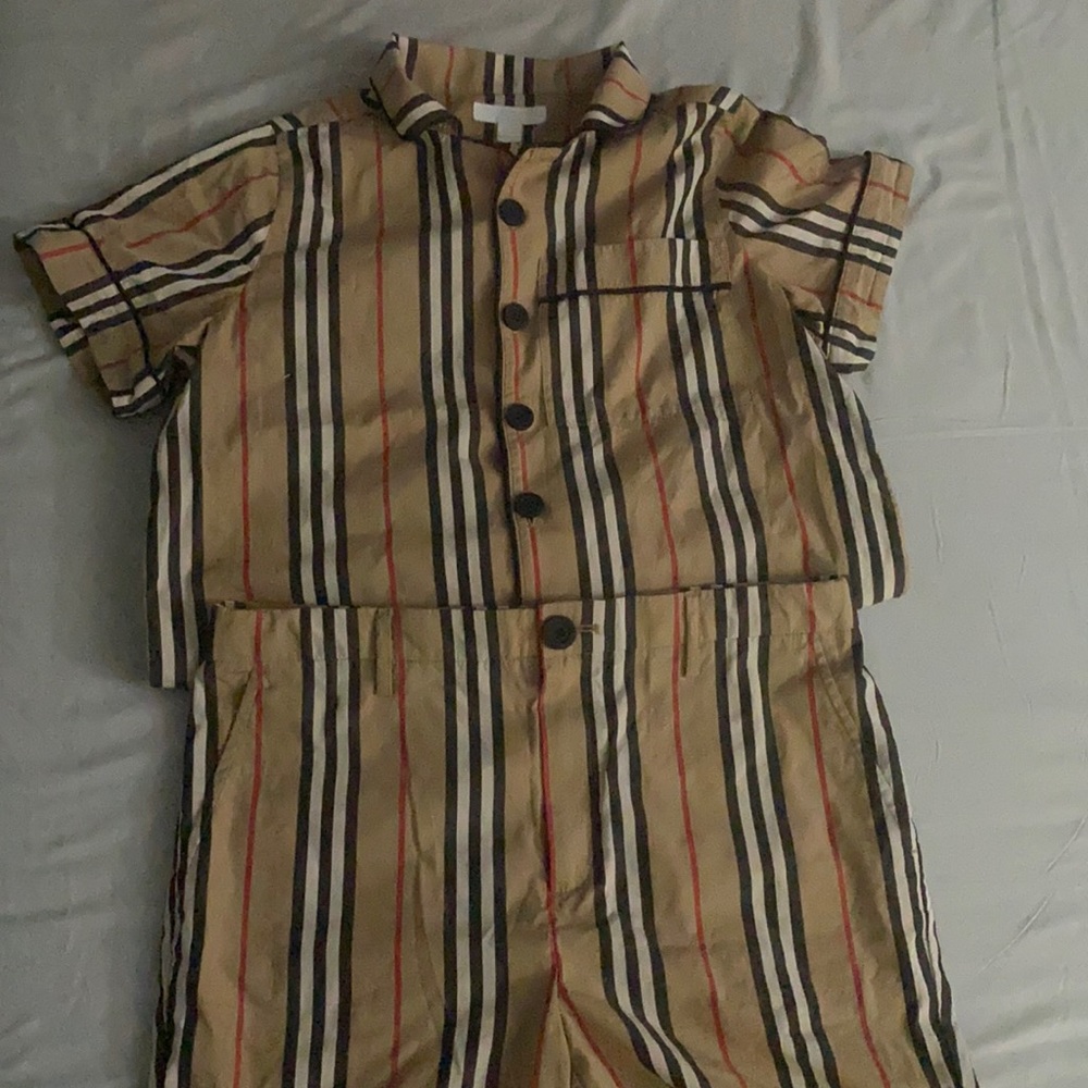 Burberry shorts set